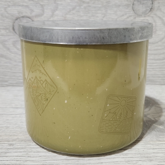 Bath & Body Works Sunlit Trails 3-Wick Candle - Picture 3 of 7